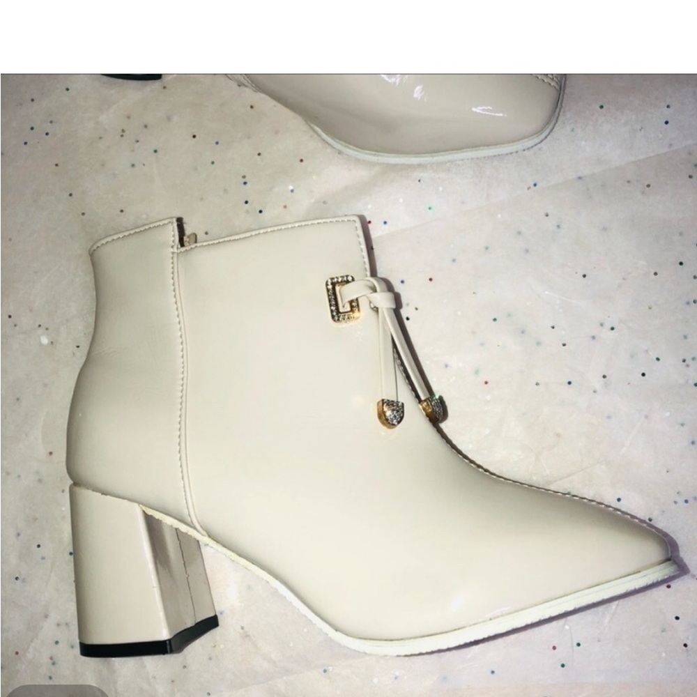 Winters here, time for boots - Picture 5 of 7